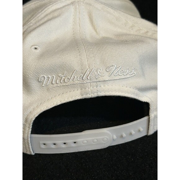 Milwaukee Bucks NBA  Mitchell & Ness Adjustable Snapback Hat/Cap White - Picture 10 of 12